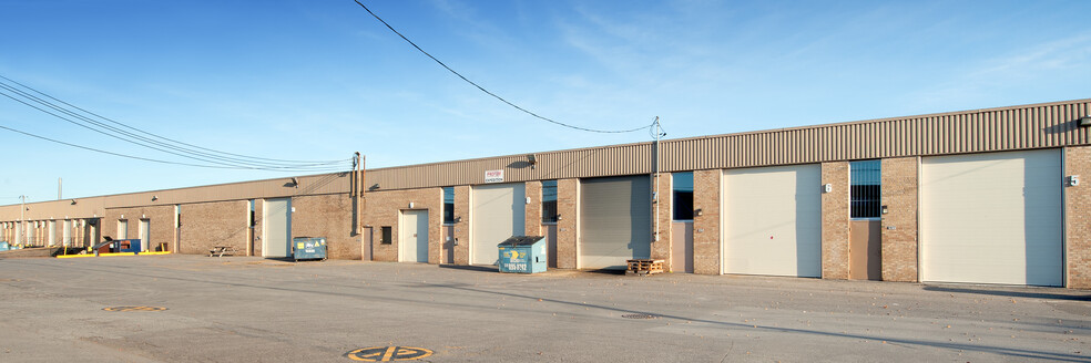 1025-1087 Autoroute 440, Laval, QC for lease - Building Photo - Image 2 of 7