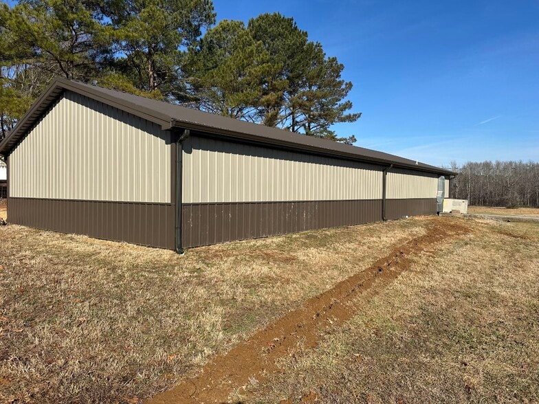 225 Seymore Rd, Paris, TN for lease - Building Photo - Image 2 of 5