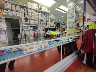 Plus de détails pour Multi-résidentiel à vendre