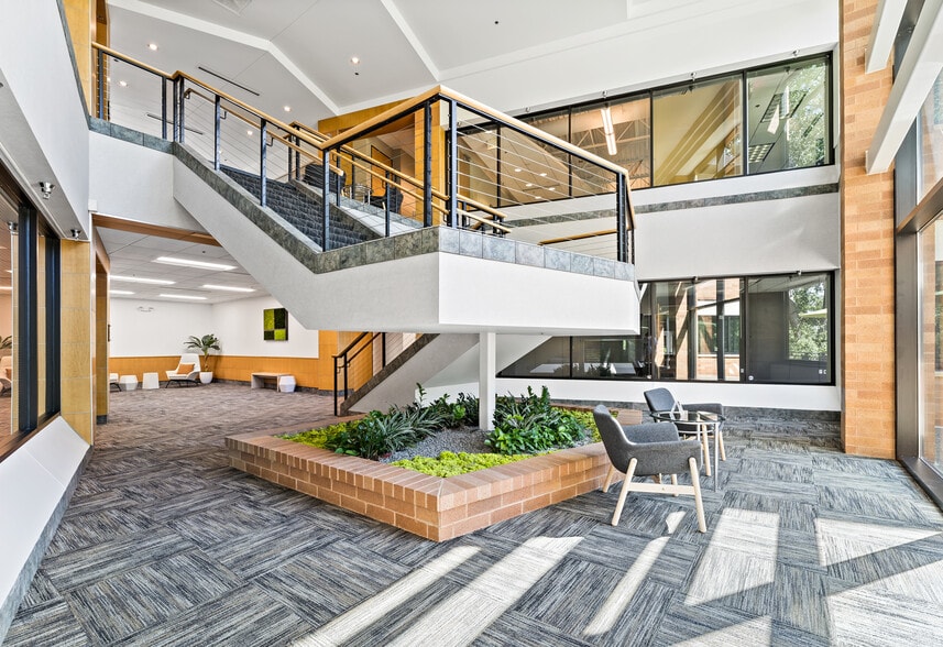 7800 Equitable Dr, Eden Prairie, MN for lease - Interior Photo - Image 3 of 8