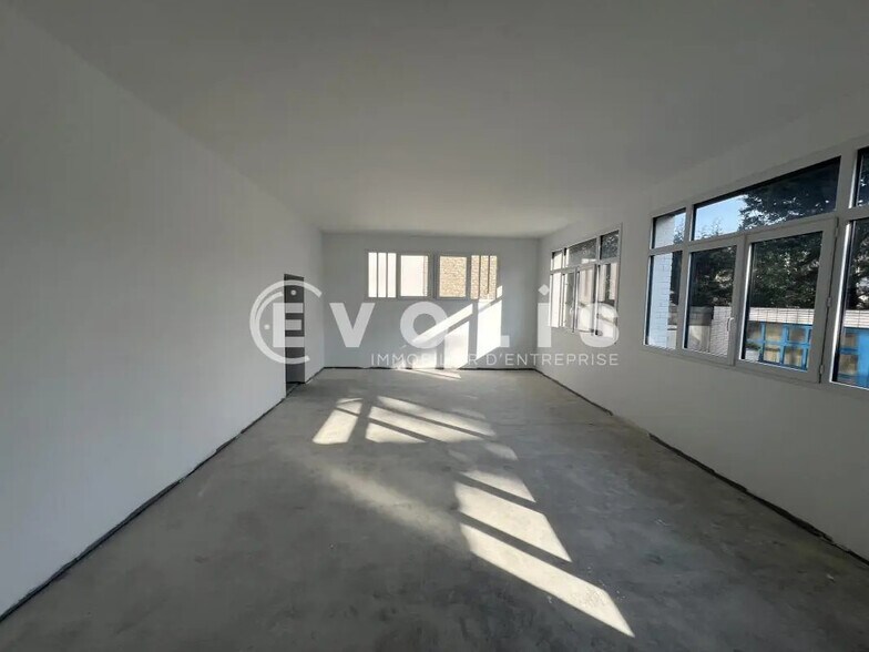 Office in Saint-Maur-des-Fossés for lease - Interior Photo - Image 2 of 9