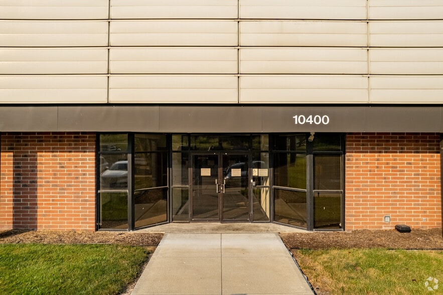 10400 Hickman Mills Dr, Kansas City, MO for sale - Building Photo - Image 3 of 5