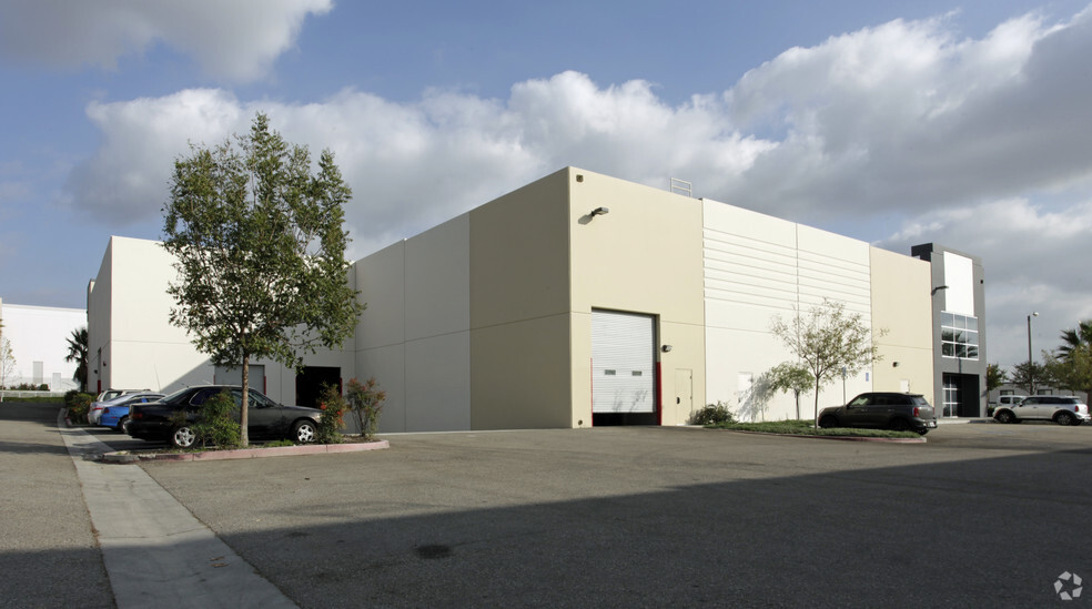 15100 Hilton Dr, Fontana, CA for lease - Building Photo - Image 2 of 2