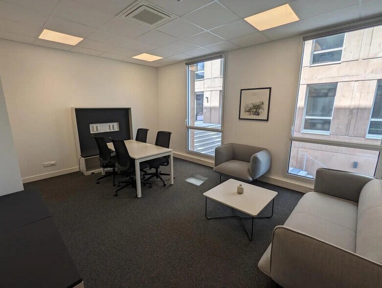 Bureau dans Saint-Jacques-de-la-Lande à louer - Photo intérieure - Image 2 de 10
