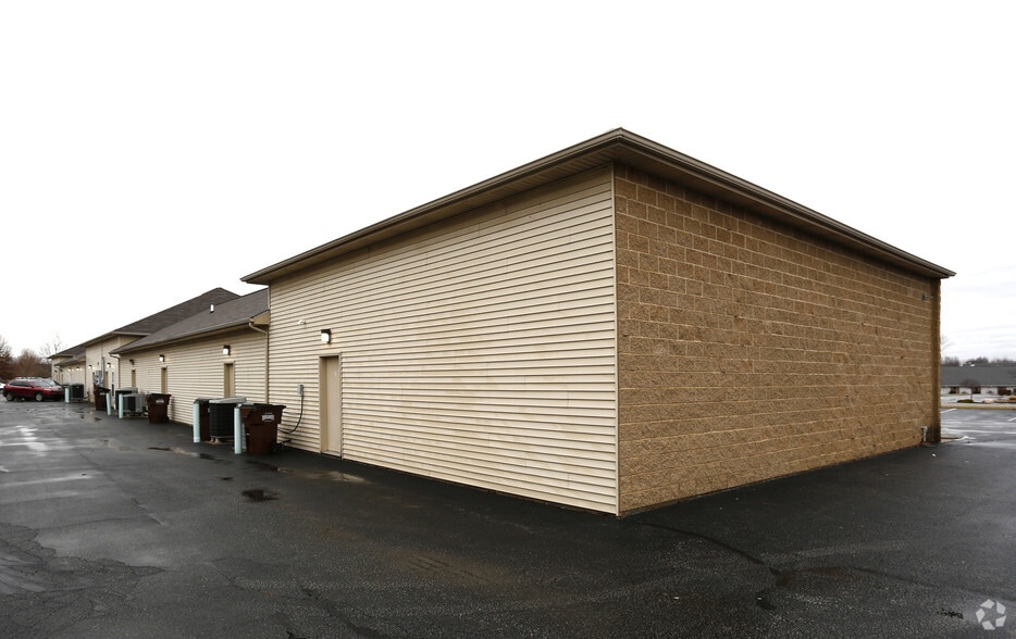 374 Northside Dr, Batesville, IN for lease - Building Photo - Image 3 of 3