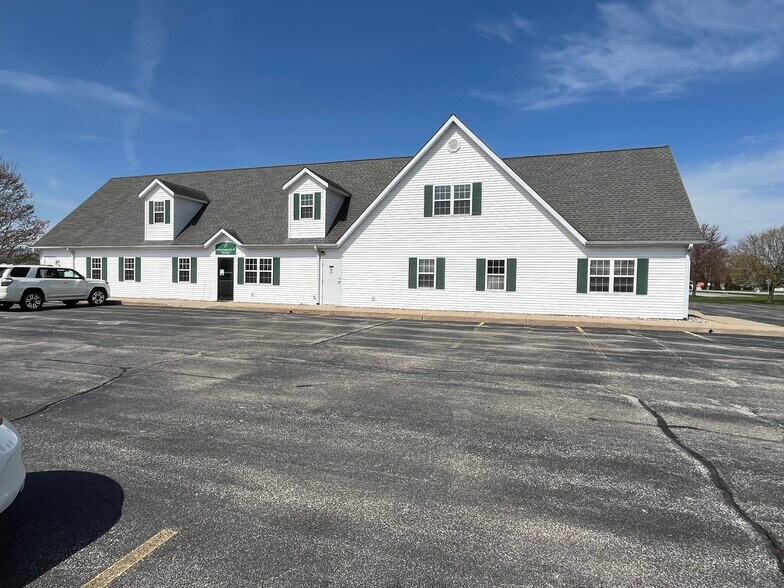 3340 Monroe St, La Porte, IN à louer - Photo du bâtiment - Image 2 de 10