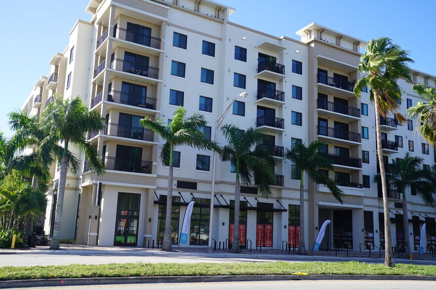 7004 Bird Rd, Miami, FL à louer - Photo du bâtiment - Image 2 de 2