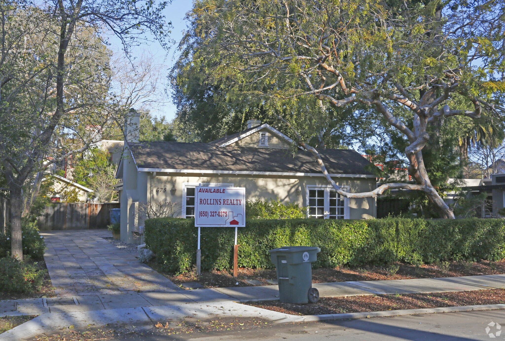 655-675 Forest Ave, Palo Alto, CA à louer Photo principale- Image 1 de 17