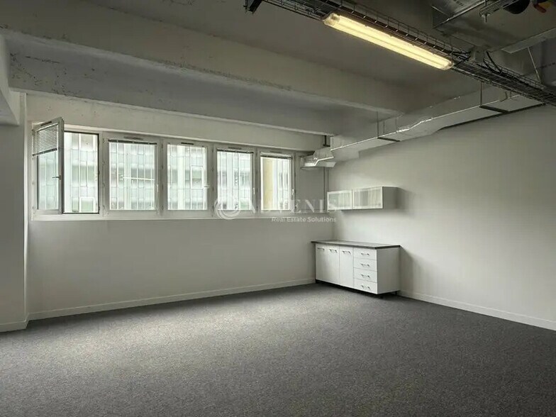 Office in Vanves for lease - Interior Photo - Image 3 of 7