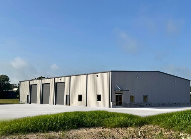 Plus de détails pour 614 Wildcat Ct, Navasota, TX - Industriel à louer