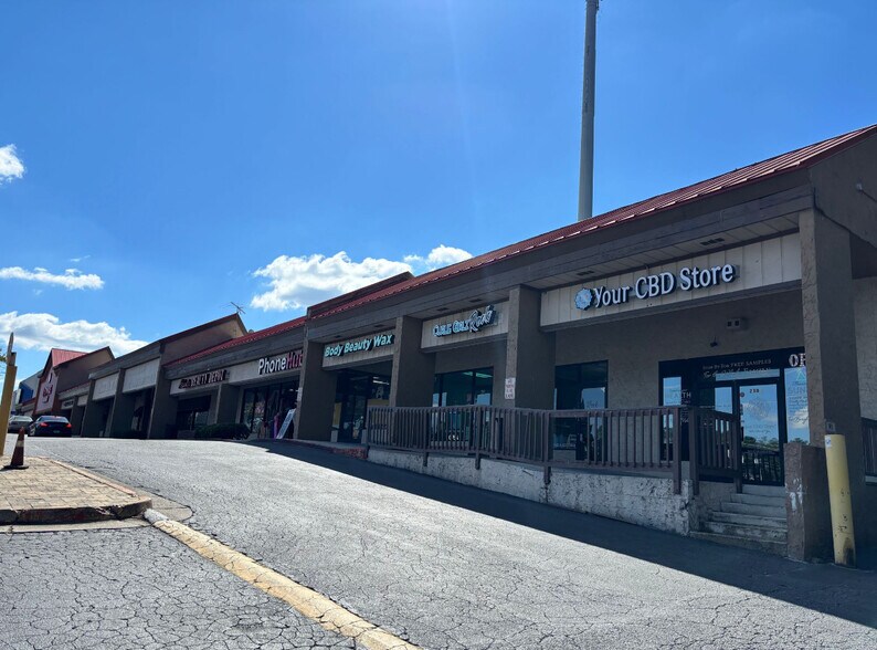 2500 Cobb Pky SE, Smyrna, GA for lease - Building Photo - Image 3 of 8