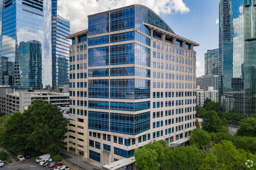 3348 Peachtree Rd NE, Atlanta, GA à louer - Photo du bâtiment - Image 1 de 8