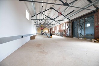 Barn, High Wycombe for lease Interior Photo- Image 1 of 1