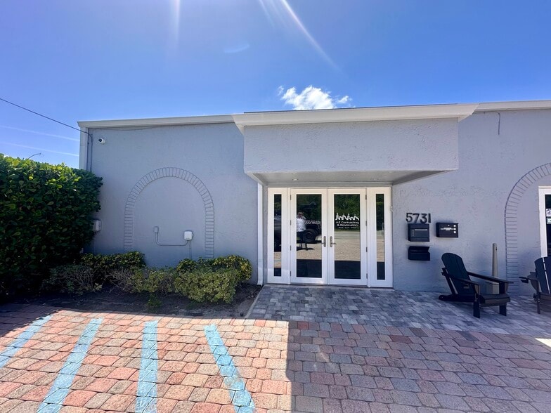 5731 NE 14th Ave, Fort Lauderdale, FL for lease - Primary Photo - Image 1 of 15