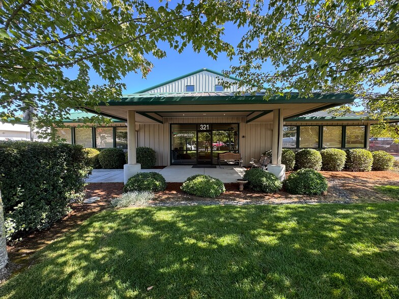 321 Blodgett St, Cotati, CA à louer - Photo du bâtiment - Image 3 de 6