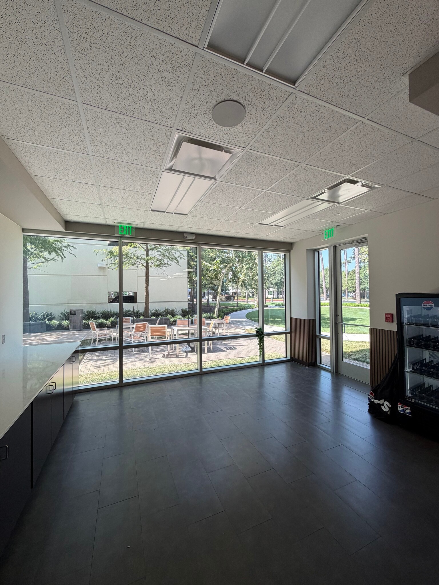 1575 Sawdust Rd, The Woodlands, TX for lease Interior Photo- Image 1 of 4