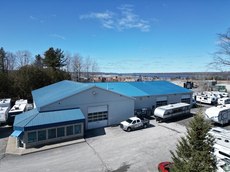 2724 Laurier St, Clarence-Rockland, ON à louer - Photo du bâtiment - Image 2 de 12