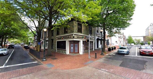Plus de détails pour 27 N High St, West Chester, PA - Commerce de détail à vendre