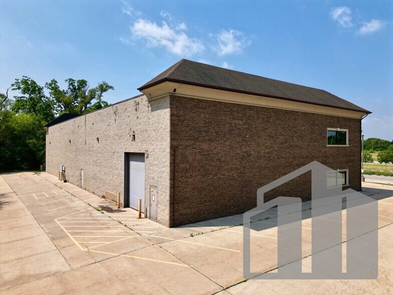 25560 Mound Rd, Warren, MI à vendre - Photo du bâtiment - Image 3 de 11
