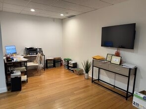 7010-7012 Reseda Blvd, Reseda, CA for lease Interior Photo- Image 1 of 4