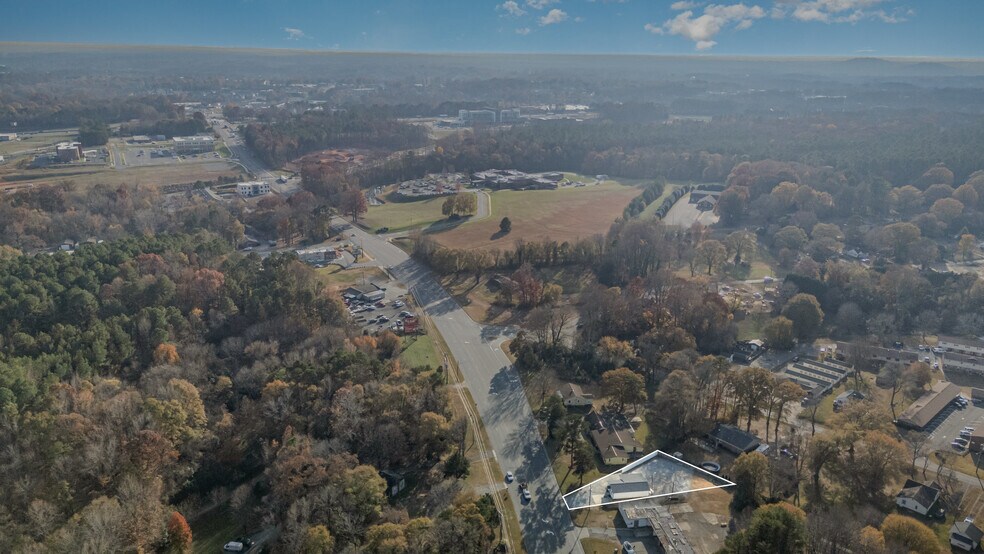 311 Beatty Dr, Belmont, NC à vendre - Photo du bâtiment - Image 2 de 9