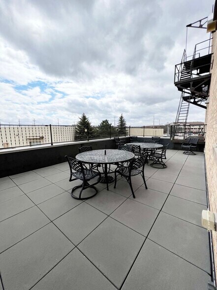 333 N Commercial St, Neenah, WI à louer - Photo du bâtiment - Image 3 de 7