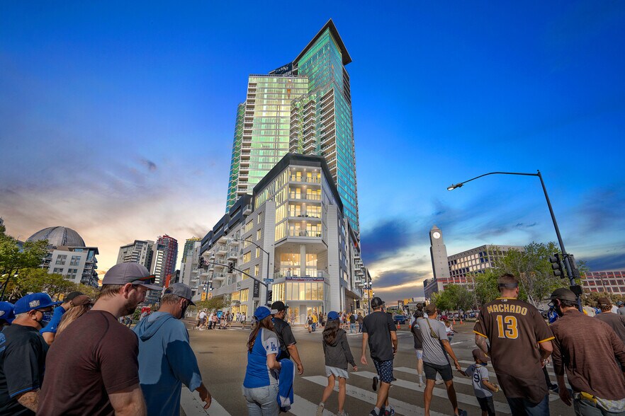 100 Park Plz, San Diego, CA à louer - Photo du bâtiment - Image 3 de 4