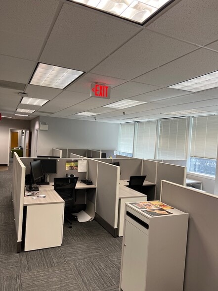 1000 Crawford Pl, Mount Laurel, NJ for lease - Building Photo - Image 3 of 12