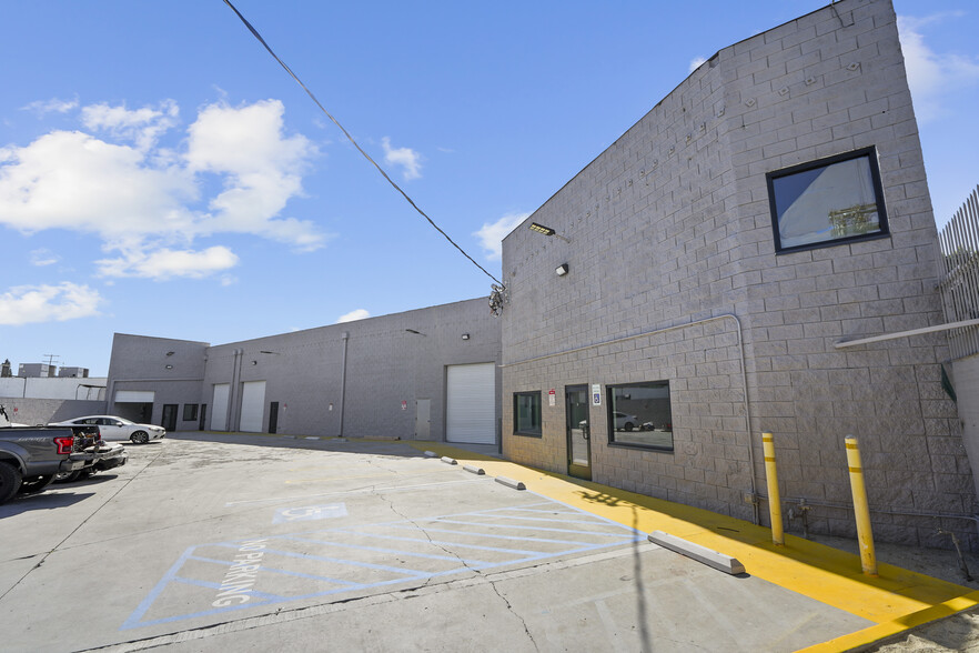 10926 Randall St, Sun Valley, CA for lease - Building Photo - Image 2 of 27