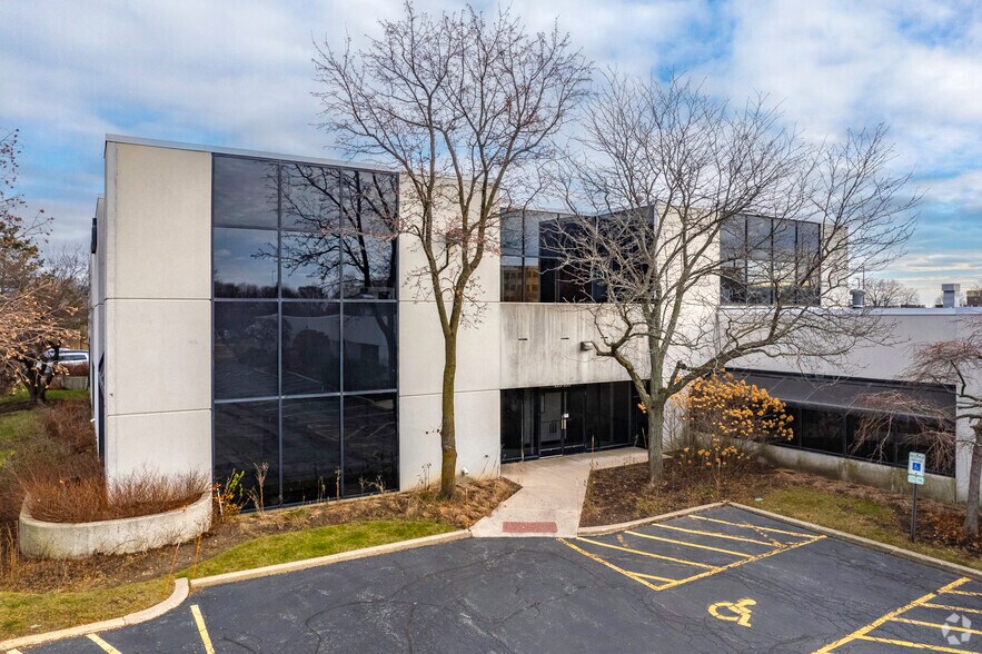 105-195 W Central Rd, Schaumburg, IL à vendre - Photo principale - Image 1 de 9