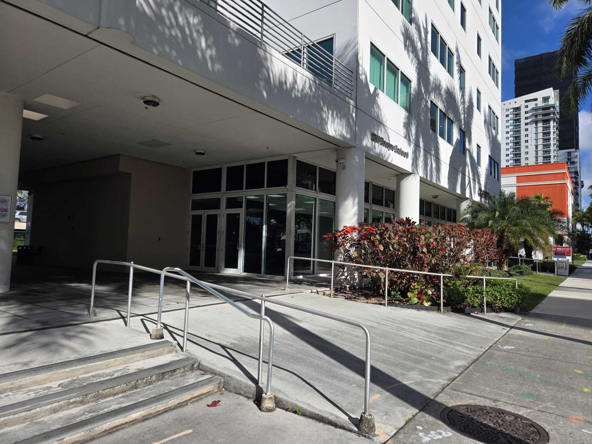 2200 Biscayne Blvd, Miami, FL à louer Photo intérieure- Image 1 de 12