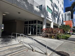 2200 Biscayne Blvd, Miami, FL à louer Photo intérieure- Image 1 de 12