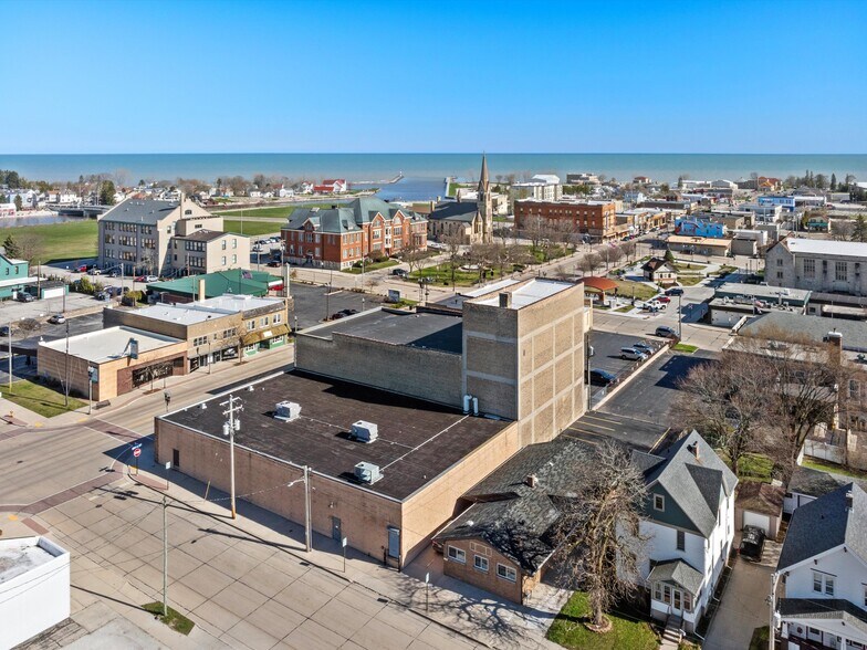 1816 Washington St, Two Rivers, WI à vendre - Photo du bâtiment - Image 3 de 13