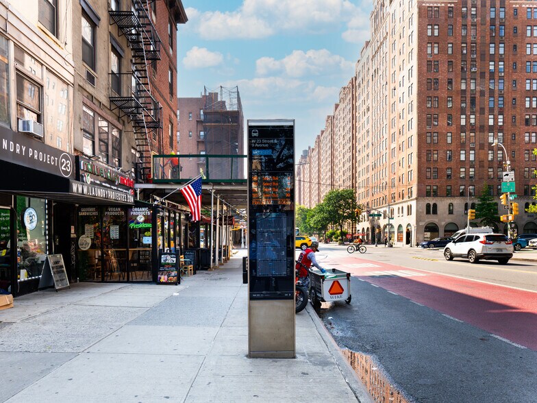 362 W 23rd St, New York, NY à louer - Photo du bâtiment - Image 3 de 18