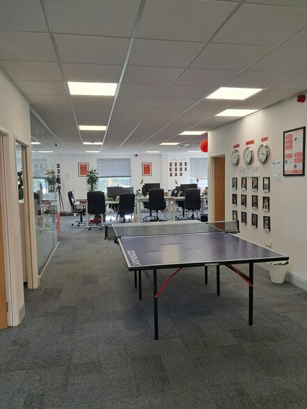 Molly Millars Ln, Wokingham for lease - Building Photo - Image 3 of 7