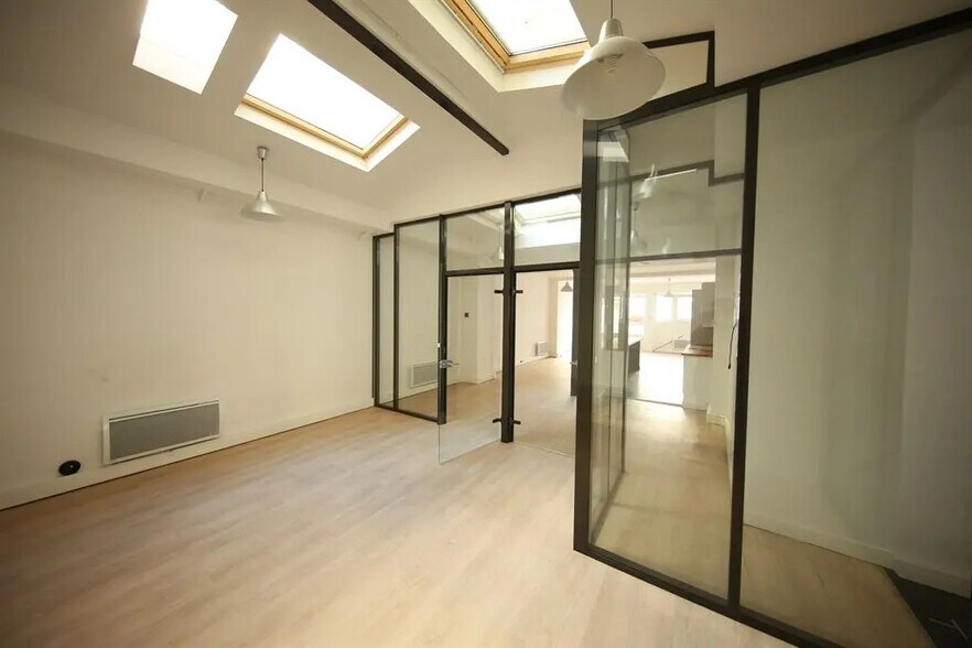 7 Rue Baron, Paris for sale - Interior Photo - Image 3 of 10