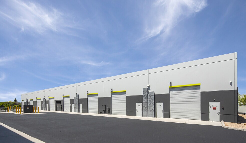 4215 E McDowell Rd, Mesa, AZ à louer - Photo du bâtiment - Image 3 de 7