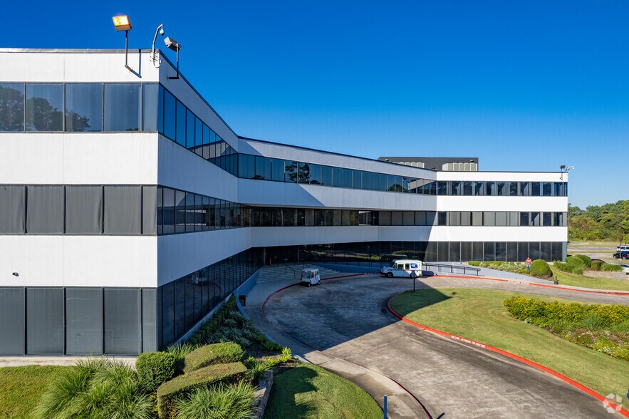 110-140 Cypress Station Dr, Houston, TX à louer - Photo du bâtiment - Image 3 de 35