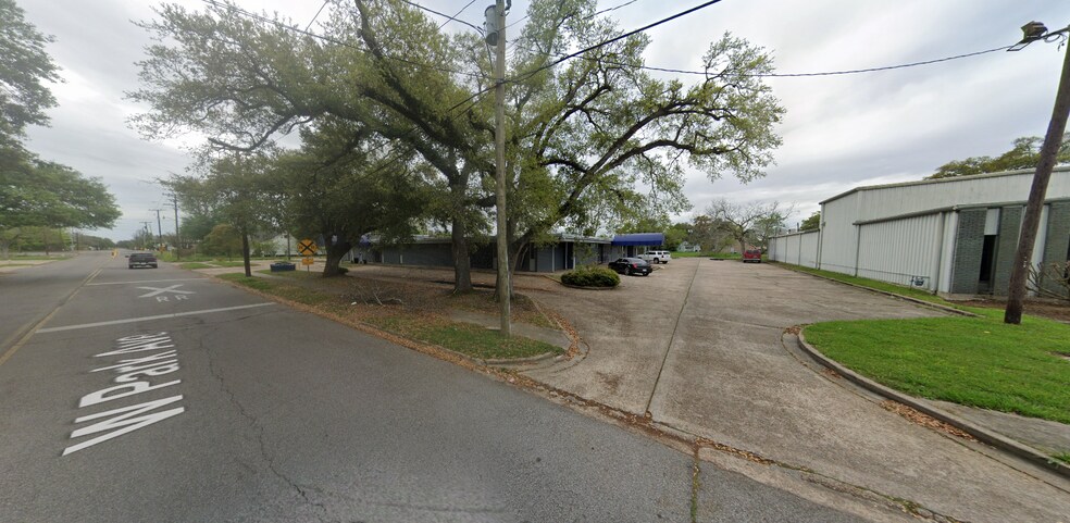 1301 W Park Ave, Orange, TX à louer - Photo du bâtiment - Image 2 de 3