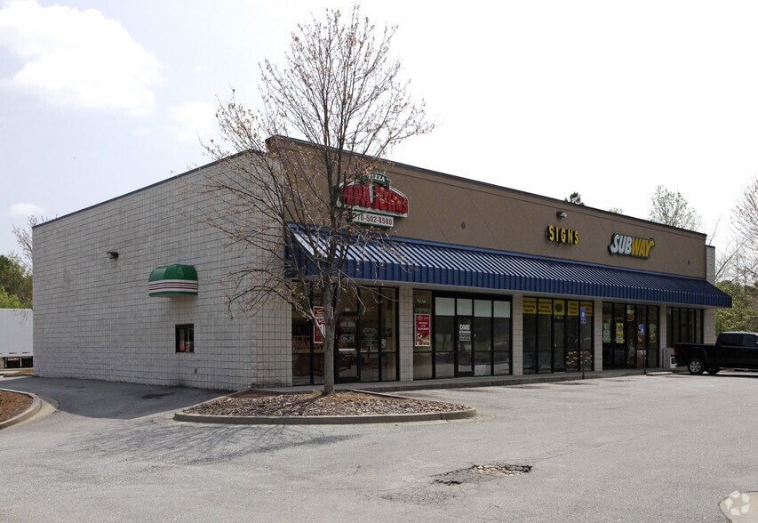 285 East Temple Ave, Newnan, GA à louer - Photo du bâtiment - Image 3 de 18