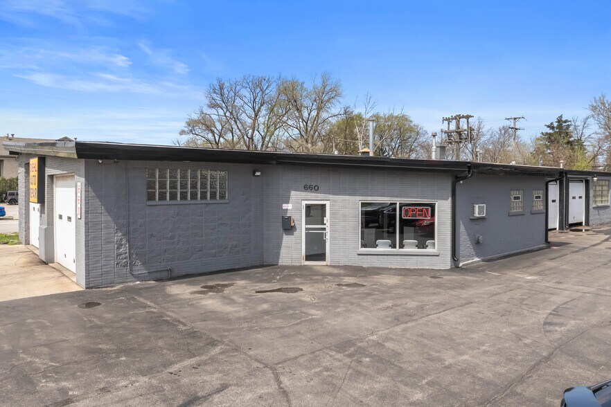 660 Ogden Ave, Downers Grove, IL à vendre - Photo du bâtiment - Image 2 de 6