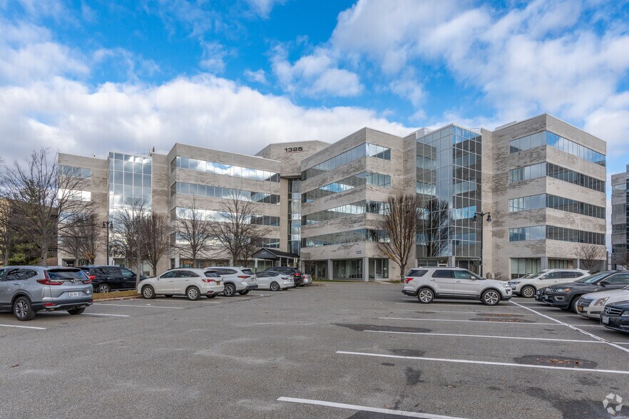 1325 Franklin Ave, Garden City, NY à louer - Photo du bâtiment - Image 3 de 6