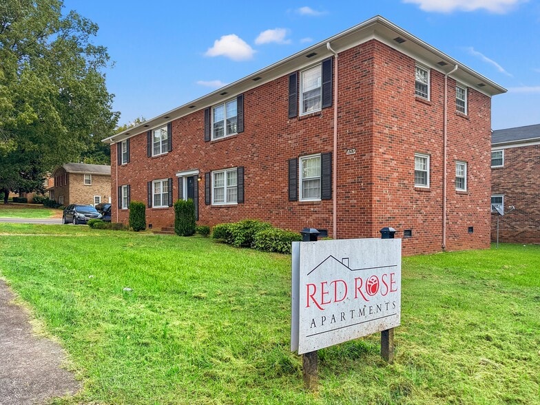 1041 W Meadow Dr, Lancaster, SC for sale - Building Photo - Image 3 of 7