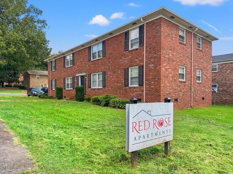 1041 W Meadow Dr, Lancaster, SC à vendre - Photo du bâtiment - Image 3 de 7