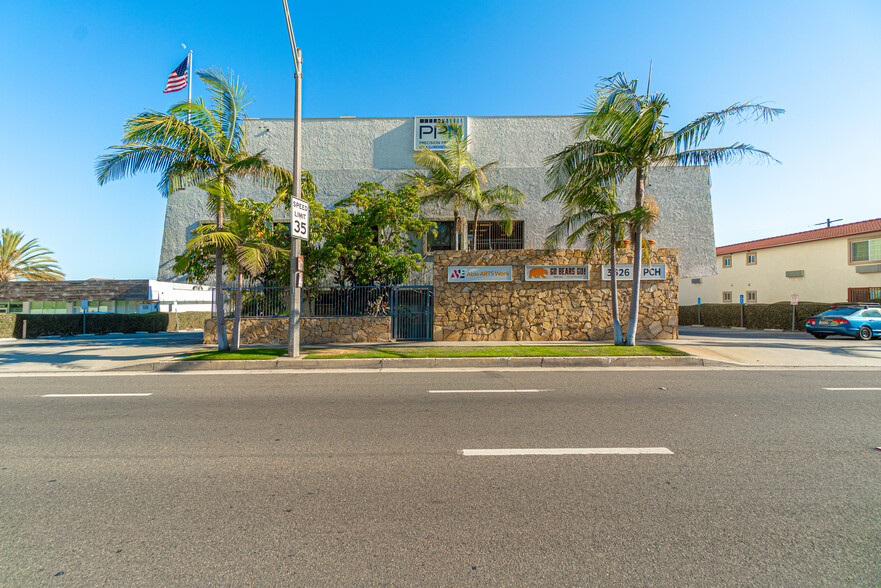 3626 E Pacific Coast Hwy, Long Beach, CA for lease - Building Photo - Image 2 of 9