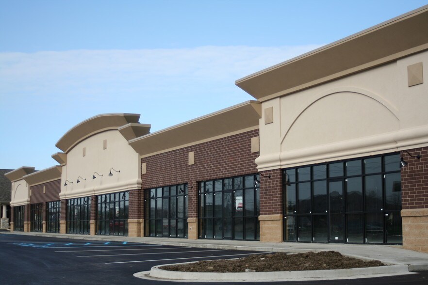 1125 E DuPont Rd, Fort Wayne, IN à vendre - Photo du bâtiment - Image 2 de 7
