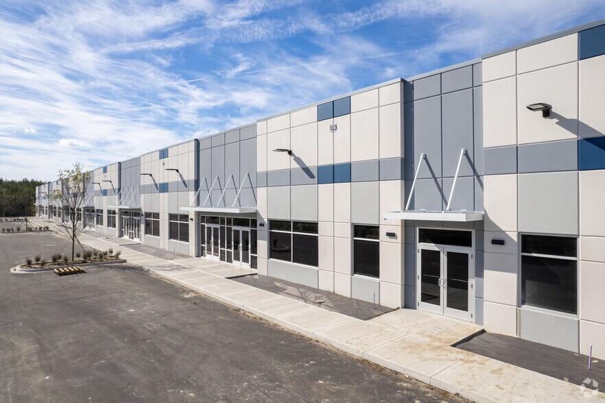 1250 Imeson Park Blvd, Jacksonville, FL à louer - Photo du bâtiment - Image 2 de 8