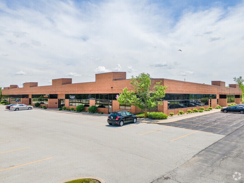 251-397 W 84th Dr, Merrillville, IN à vendre - Photo du bâtiment - Image 3 de 18