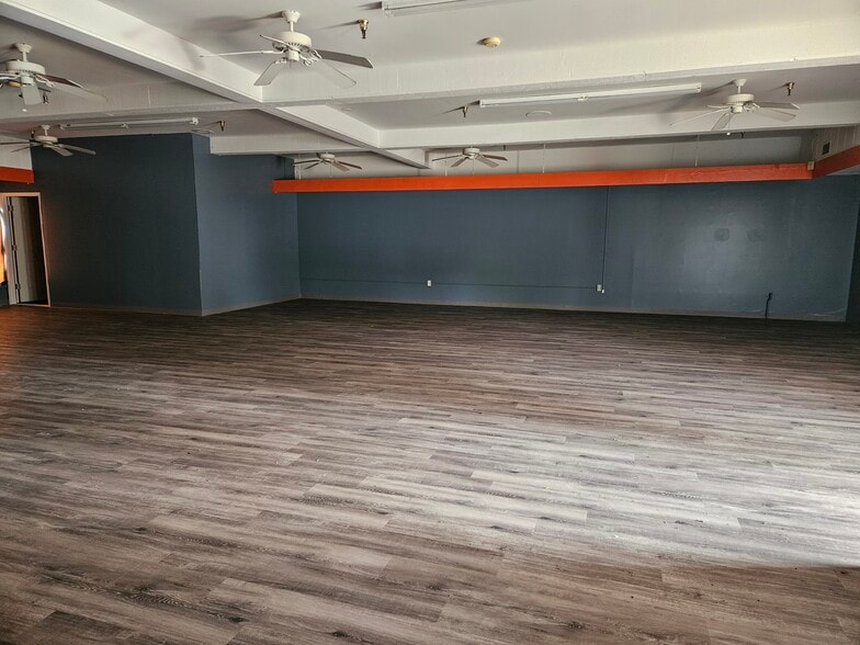 8390 Gratiot Rd, Saginaw, MI à vendre - Photo du bâtiment - Image 2 de 9