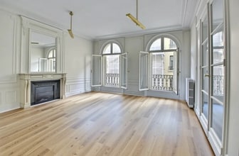 5 Rue Jules Lefebvre, Paris for lease Interior Photo- Image 1 of 8